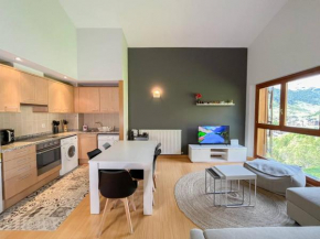 Ático De 3 Habitaciones Con Vistas Al Valle De Incles y Balcón - 6PAX - Parking incluido